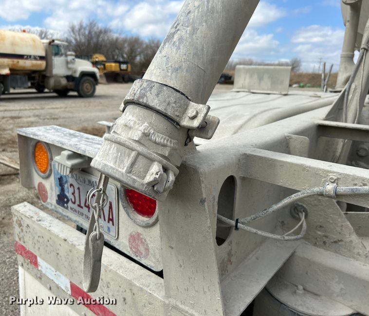 image for item DO1004 1996 Fruehauf  HAPT2J4003 tank trailer