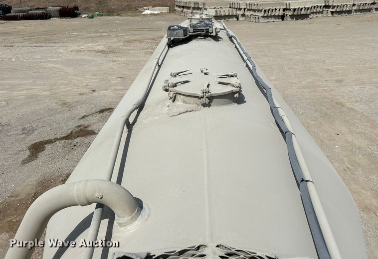 image for item DO1004 1996 Fruehauf  HAPT2J4003 tank trailer