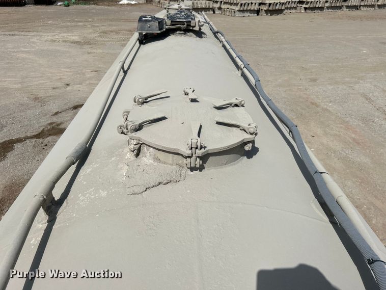 image for item DO1004 1996 Fruehauf  HAPT2J4003 tank trailer