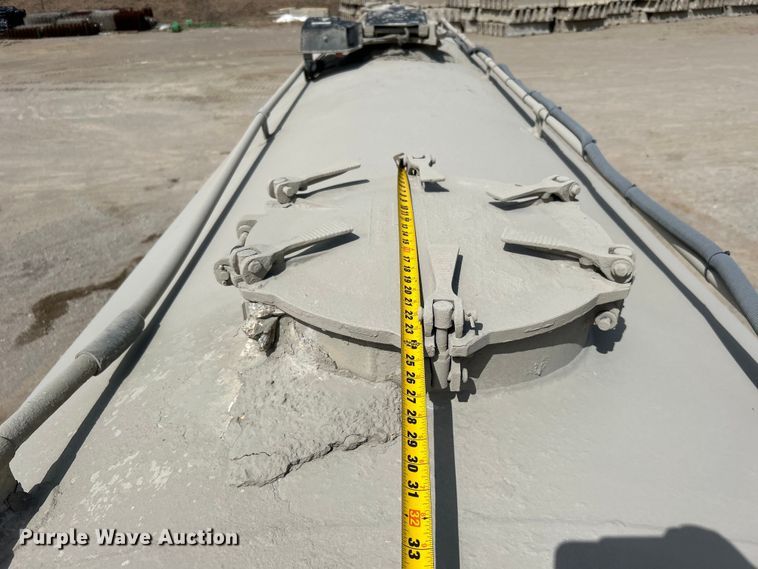 image for item DO1004 1996 Fruehauf  HAPT2J4003 tank trailer