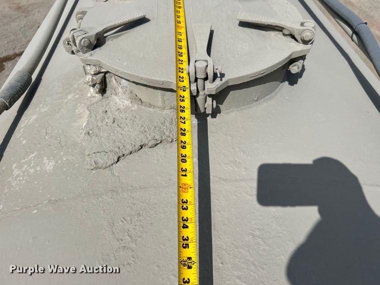 image for item DO1004 1996 Fruehauf  HAPT2J4003 tank trailer