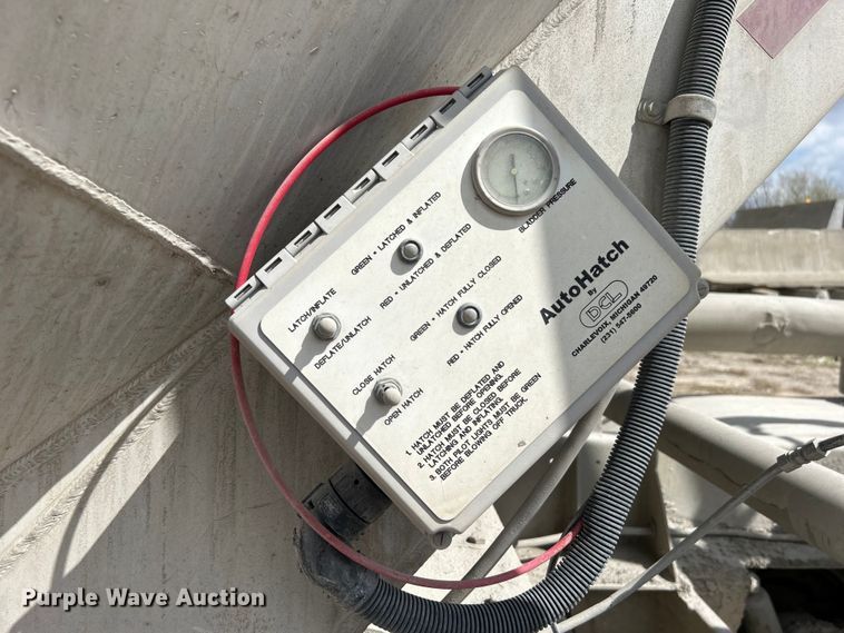 image for item DO1004 1996 Fruehauf  HAPT2J4003 tank trailer