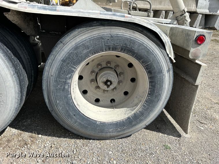 image for item DO1004 1996 Fruehauf  HAPT2J4003 tank trailer