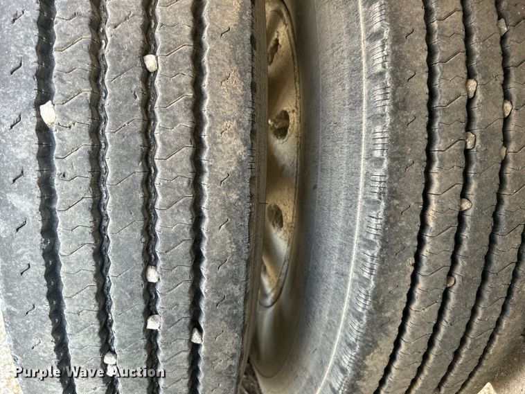 image for item DO1004 1996 Fruehauf  HAPT2J4003 tank trailer