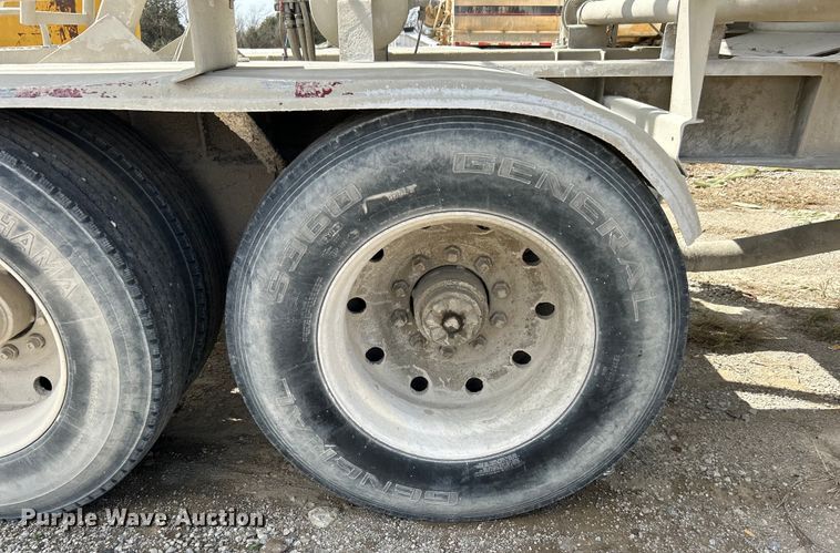 image for item DO1004 1996 Fruehauf  HAPT2J4003 tank trailer