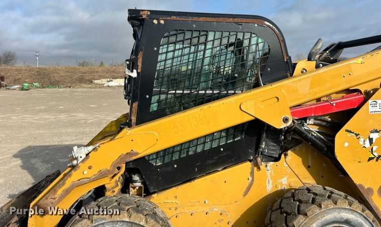 image for item DO1005 2018 Caterpillar 272D2 skid steer loader