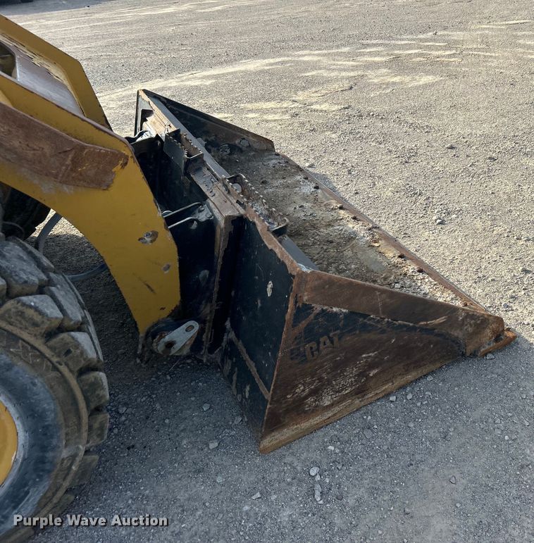 image for item DO1005 2018 Caterpillar 272D2 skid steer loader