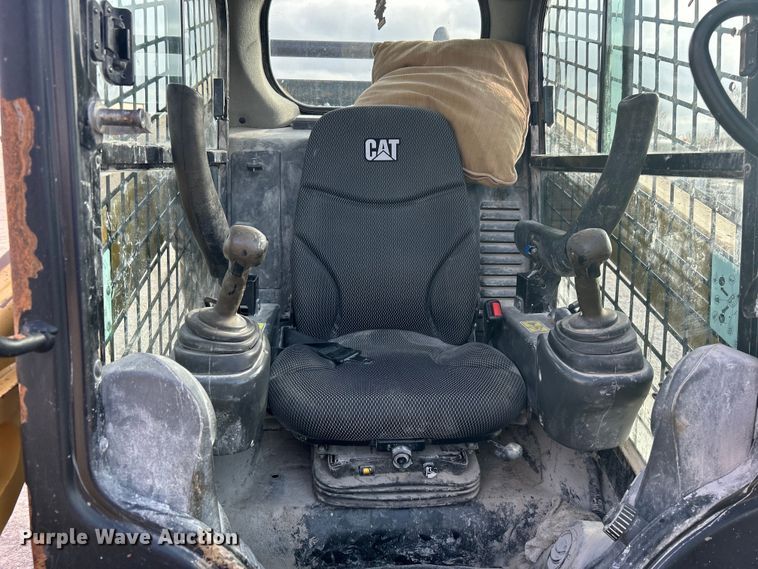 image for item DO1005 2018 Caterpillar 272D2 skid steer loader