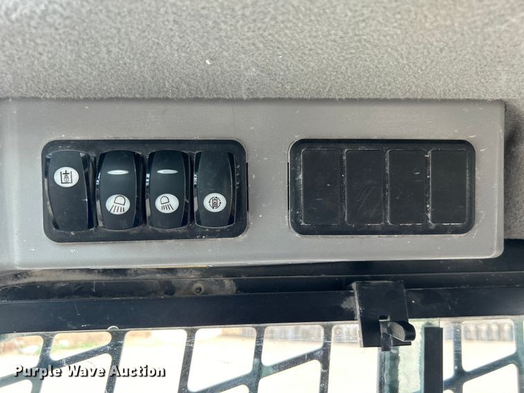 image for item DO1005 2018 Caterpillar 272D2 skid steer loader