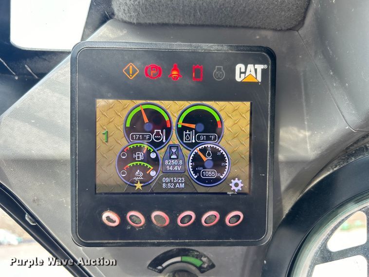 image for item DO1005 2018 Caterpillar 272D2 skid steer loader