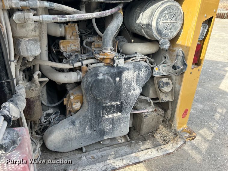 image for item DO1005 2018 Caterpillar 272D2 skid steer loader