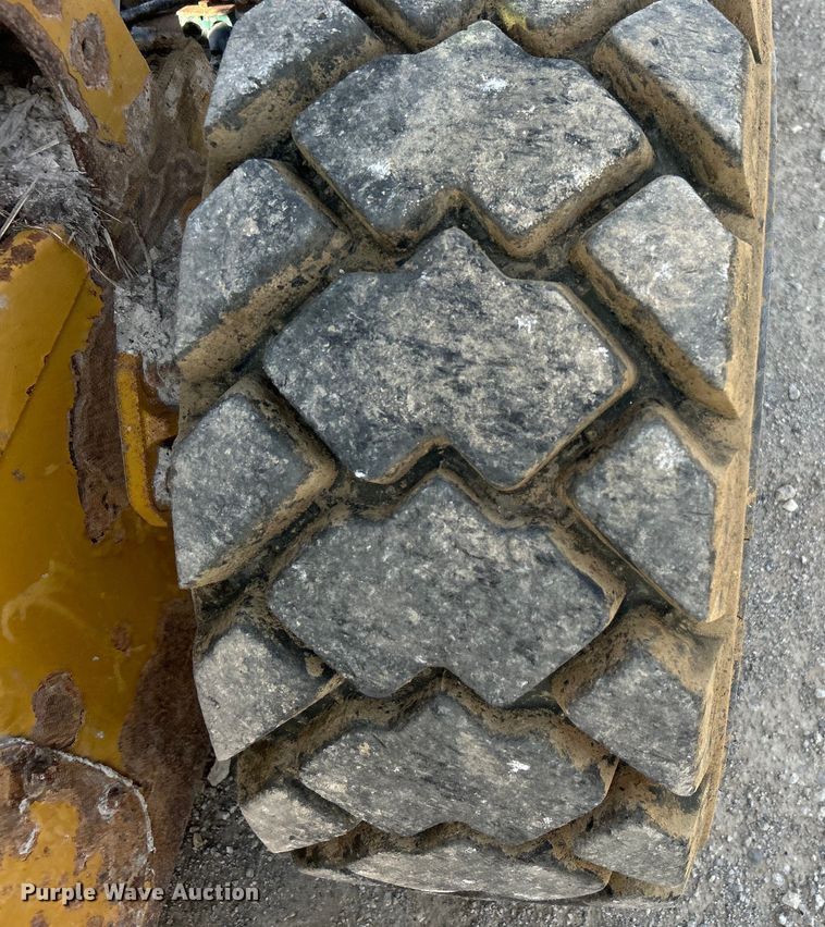 image for item DO1005 2018 Caterpillar 272D2 skid steer loader