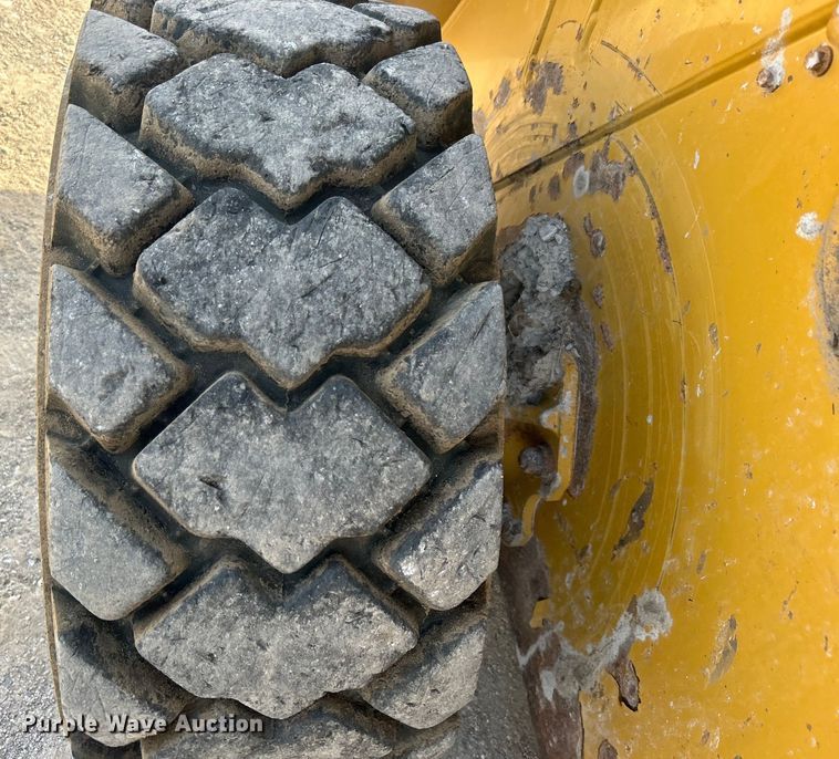 image for item DO1005 2018 Caterpillar 272D2 skid steer loader