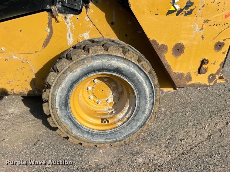 image for item DO1005 2018 Caterpillar 272D2 skid steer loader