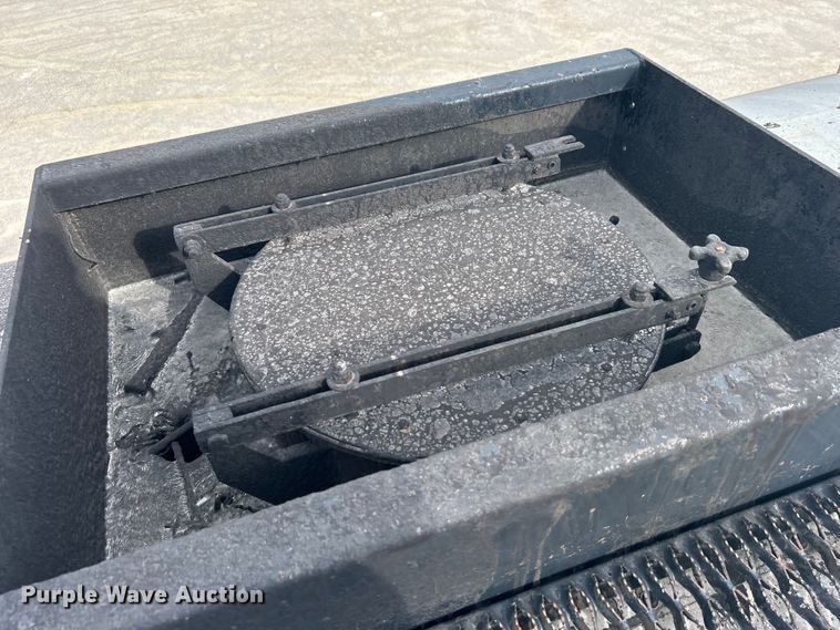 image for item DO1009 2005 International 7300 oil distributor truck