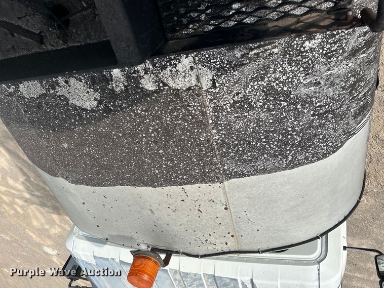 image for item DO1009 2005 International 7300 oil distributor truck