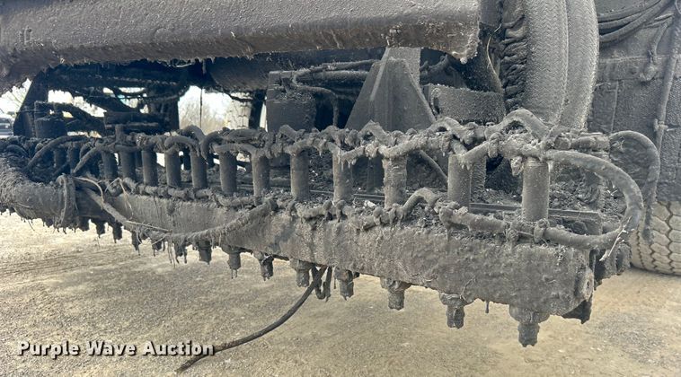 image for item DO1009 2005 International 7300 oil distributor truck