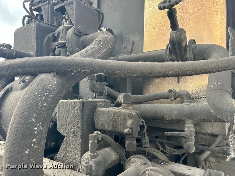 image for item DO1009 2005 International 7300 oil distributor truck