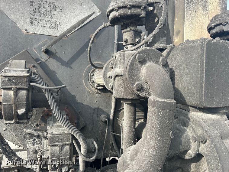 image for item DO1009 2005 International 7300 oil distributor truck