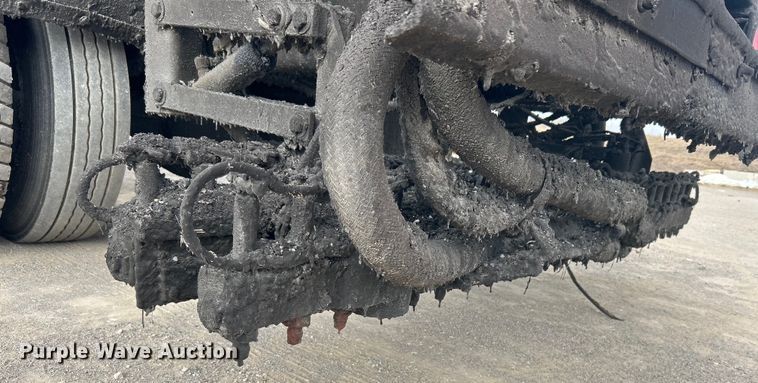 image for item DO1009 2005 International 7300 oil distributor truck