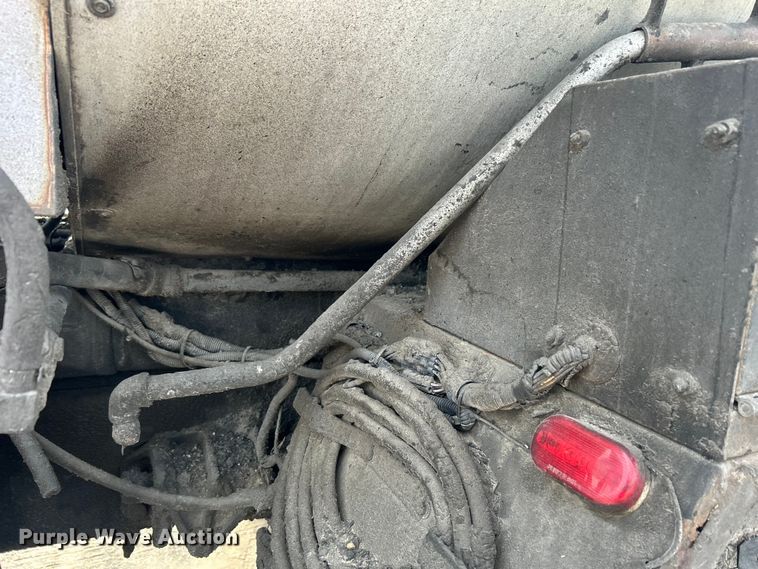 image for item DO1009 2005 International 7300 oil distributor truck