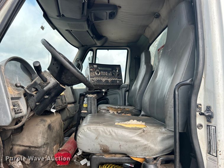 image for item DO1009 2005 International 7300 oil distributor truck