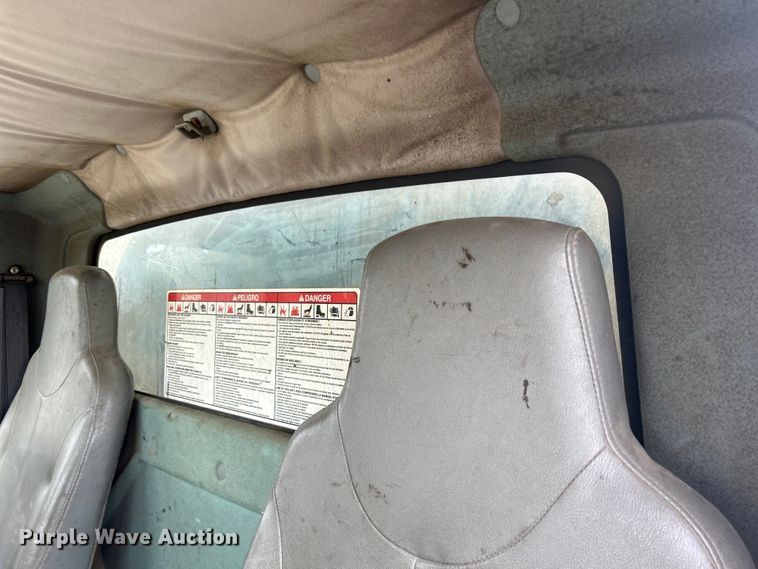 image for item DO1009 2005 International 7300 oil distributor truck