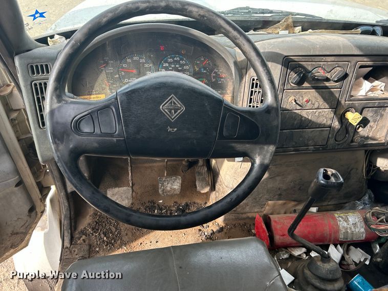 image for item DO1009 2005 International 7300 oil distributor truck