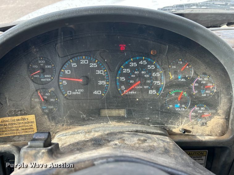 image for item DO1009 2005 International 7300 oil distributor truck