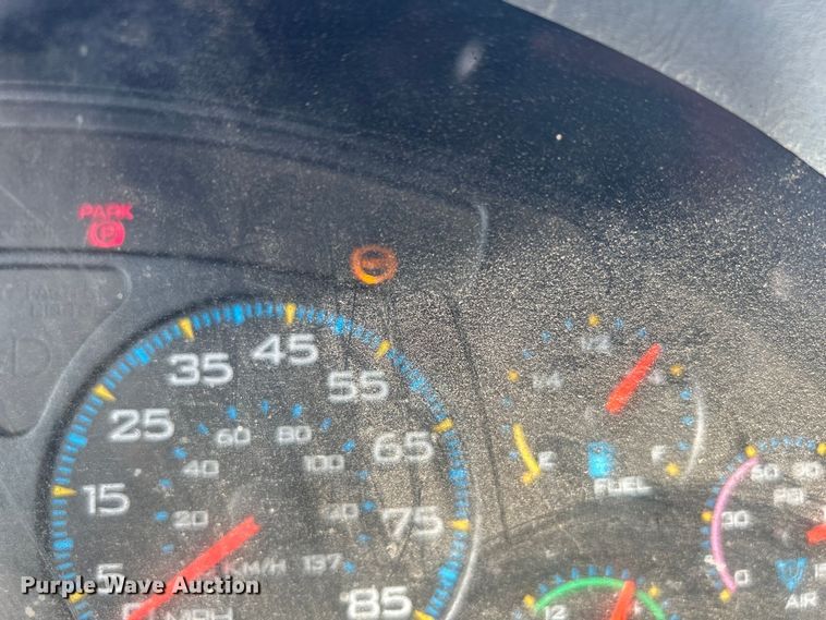 image for item DO1009 2005 International 7300 oil distributor truck