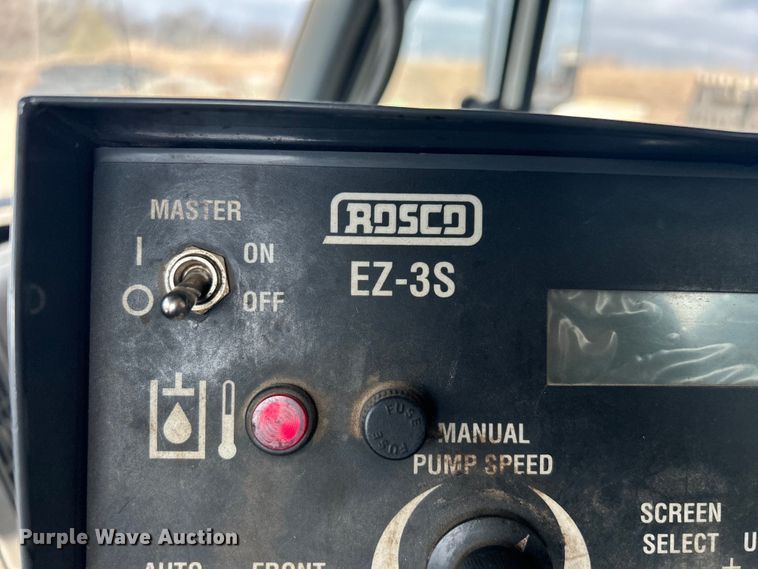 image for item DO1009 2005 International 7300 oil distributor truck