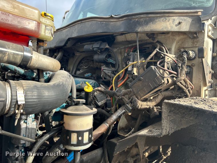 image for item DO1009 2005 International 7300 oil distributor truck