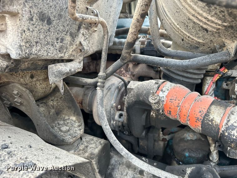 image for item DO1009 2005 International 7300 oil distributor truck