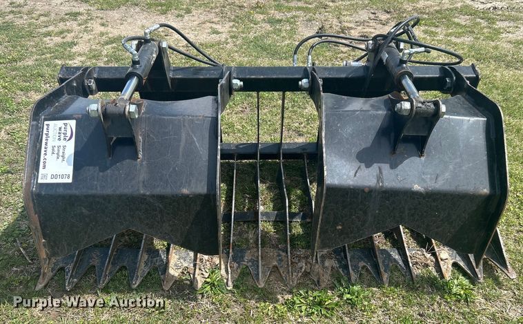 image for item DO1078 Skid steer grapple bucket