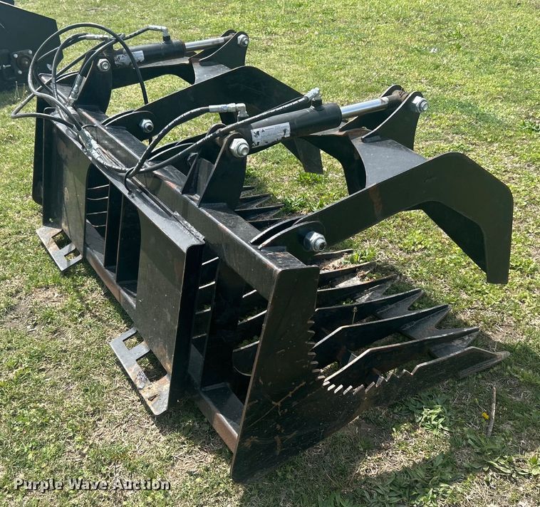 image for item DO1078 Skid steer grapple bucket