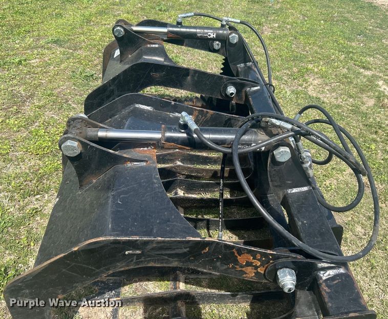 image for item DO1078 Skid steer grapple bucket