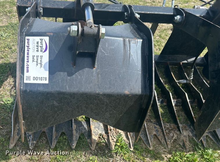 image for item DO1078 Skid steer grapple bucket