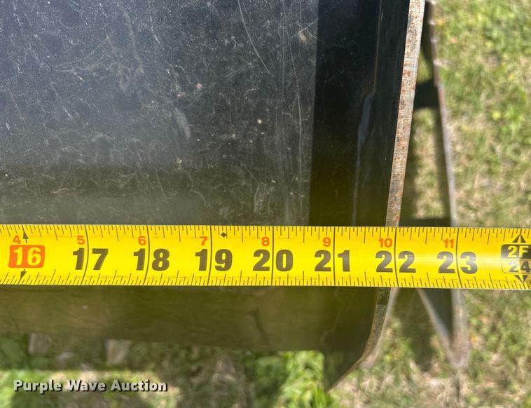 image for item DO1078 Skid steer grapple bucket