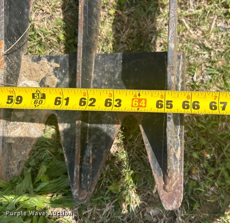 image for item DO1078 Skid steer grapple bucket