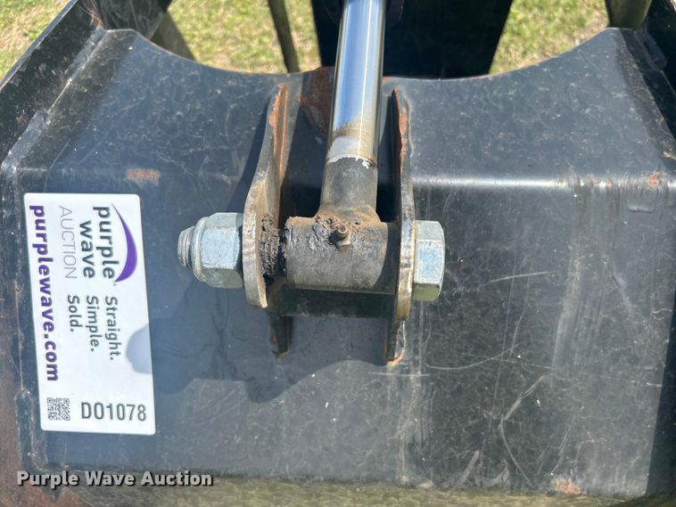 image for item DO1078 Skid steer grapple bucket