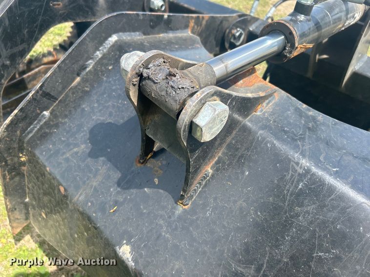 image for item DO1078 Skid steer grapple bucket