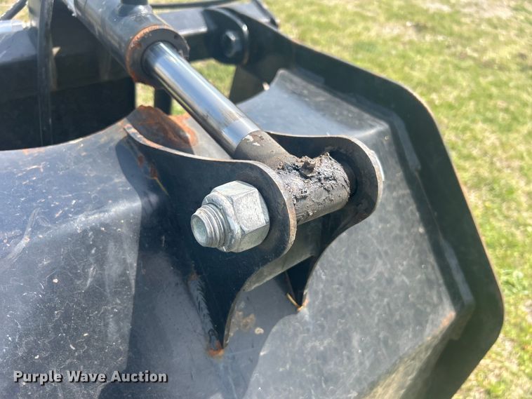 image for item DO1078 Skid steer grapple bucket