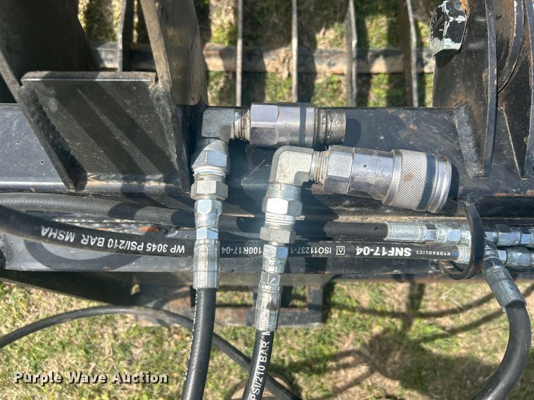 image for item DO1078 Skid steer grapple bucket