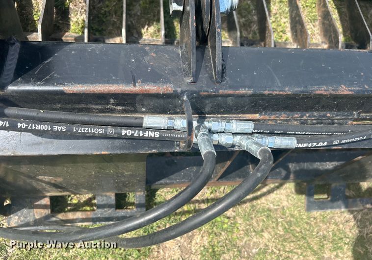 image for item DO1078 Skid steer grapple bucket