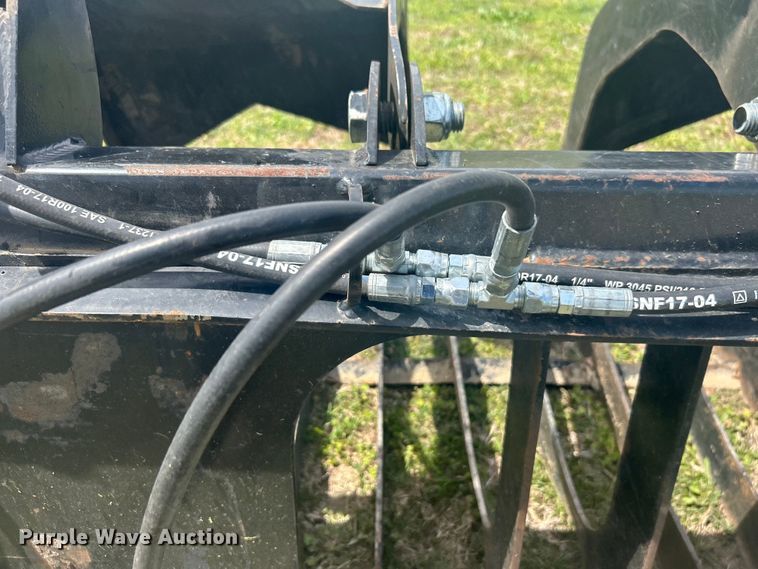 image for item DO1078 Skid steer grapple bucket