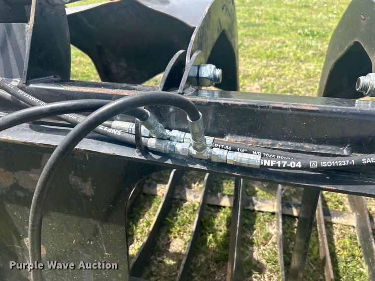 image for item DO1078 Skid steer grapple bucket