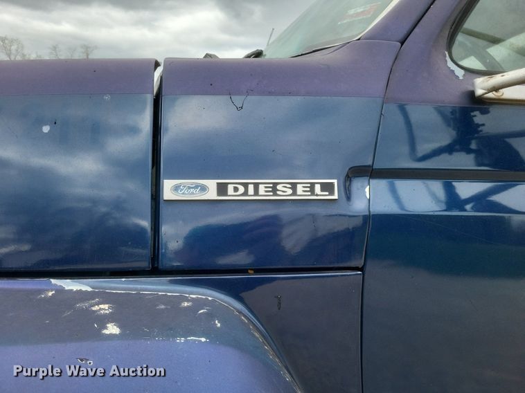 image for item DO4883 1994 Ford F700 oil distributor truck