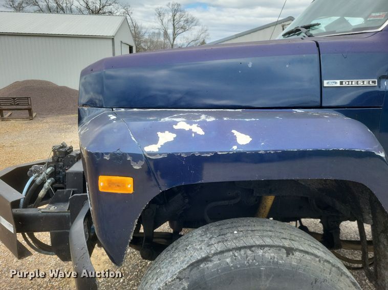 image for item DO4883 1994 Ford F700 oil distributor truck