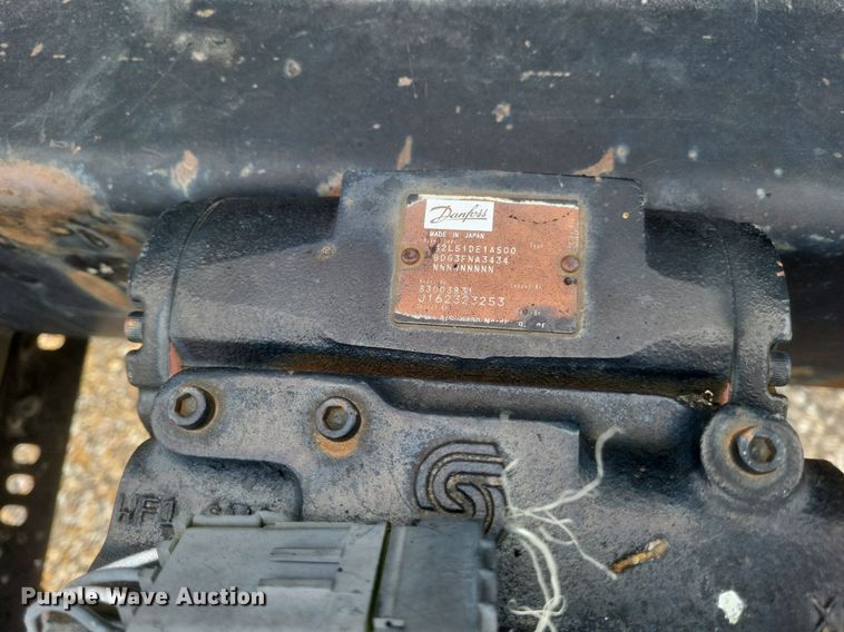 image for item DO4883 1994 Ford F700 oil distributor truck