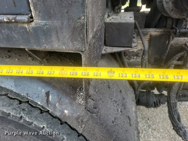 image for item DO4883 1994 Ford F700 oil distributor truck